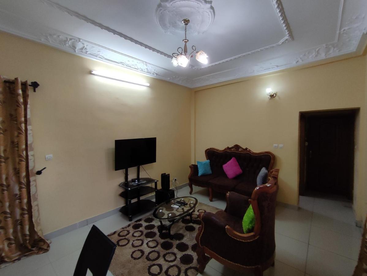 DREAM'S HOUSE BONAMOUSSADI - STUDIO avec groupe électrogène et WIFI Bed and Breakfast Douala Exterior foto